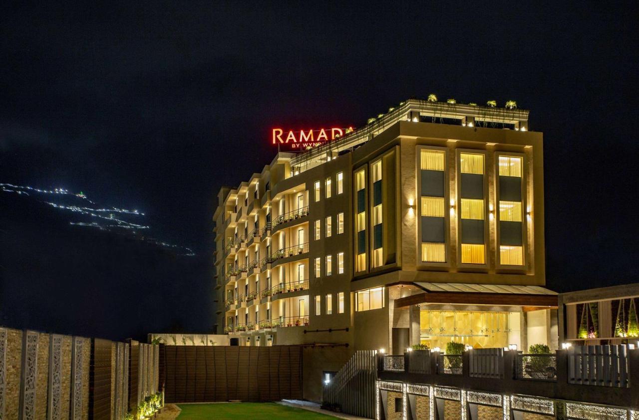 Ramada By Wyndham Katra Station Road Hotel Екстериор снимка